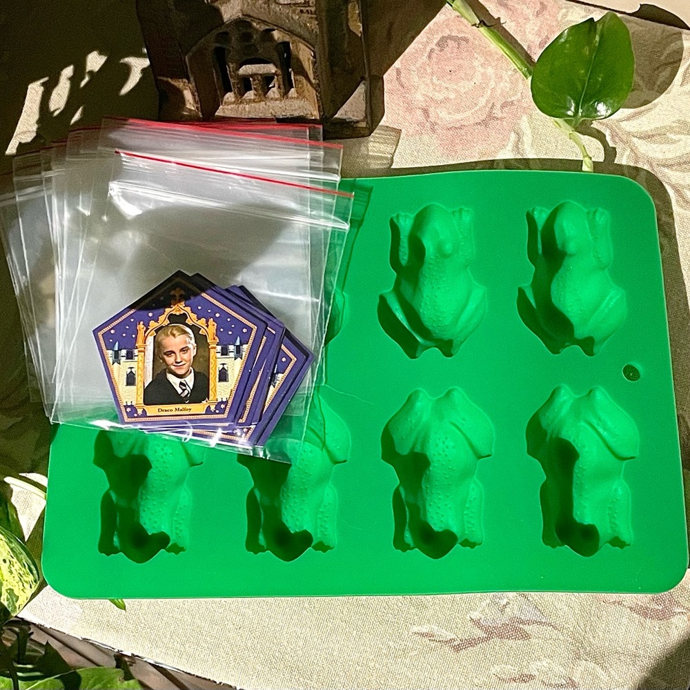 Chocolate Frog Mould & Cards